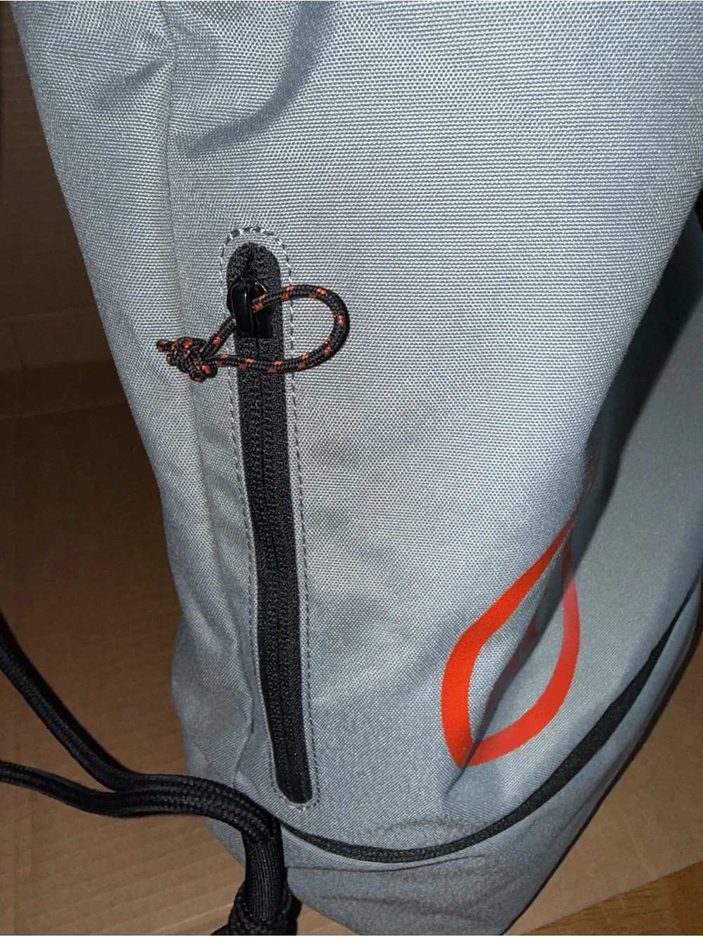 Mammut magic rock climbing gym bag w removable chalk bag A26. Looks new
